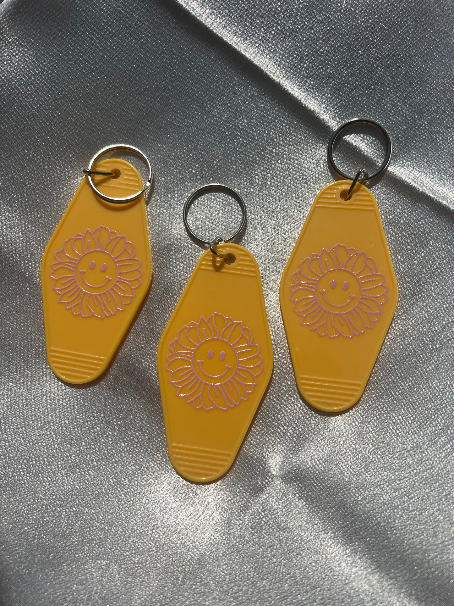 Yellow Flower Smiley Face Motel Keychain