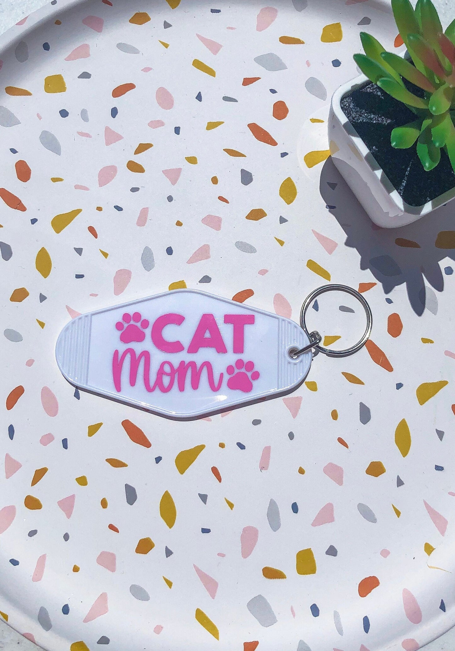 Cat Mom White Motel Keychain - ShopCassiesCrafts