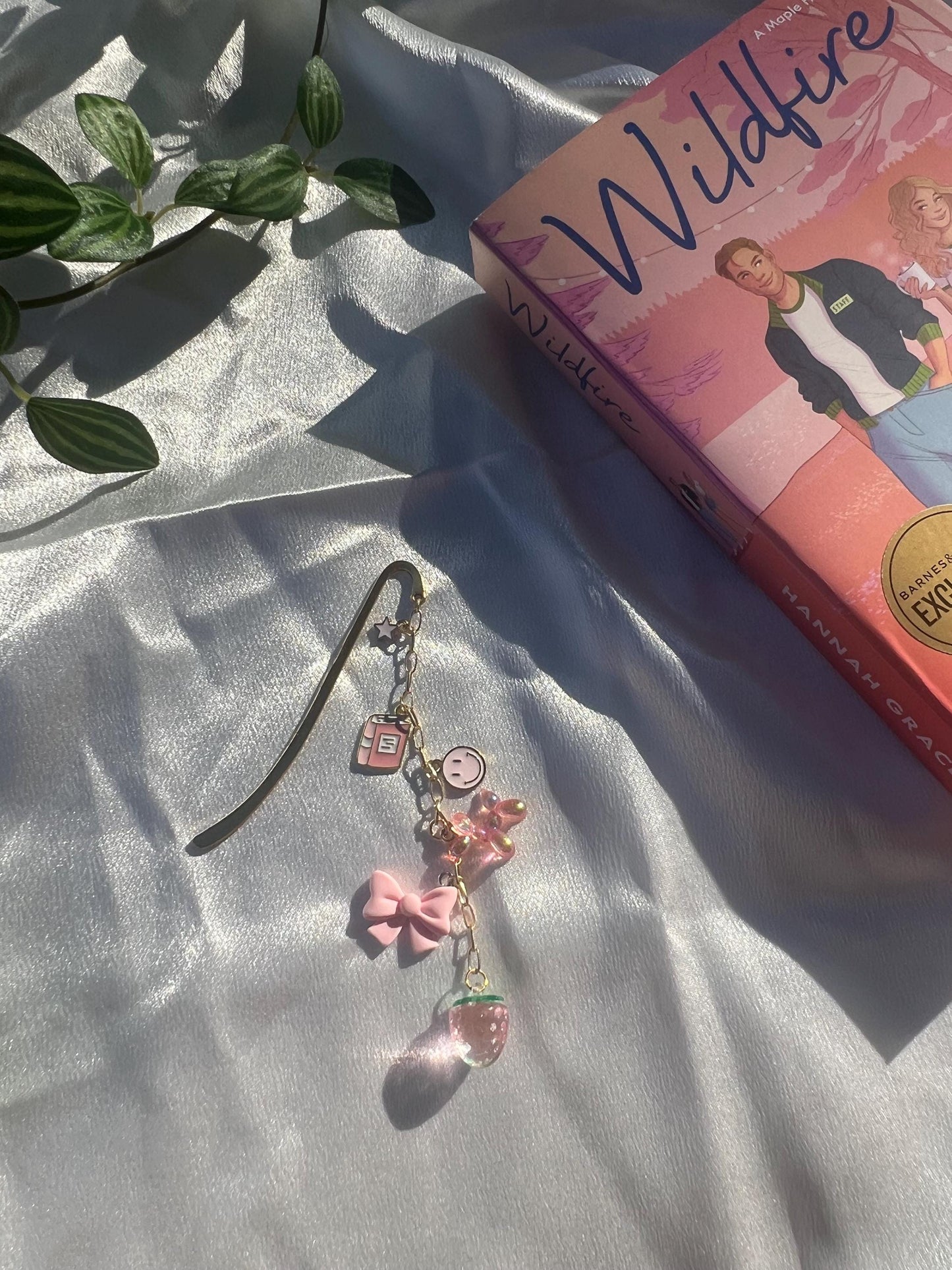 Coquette Pink Gold Bookmark Charm || Aesthetic Handmade Charms for Books || Beaded Book Accessory