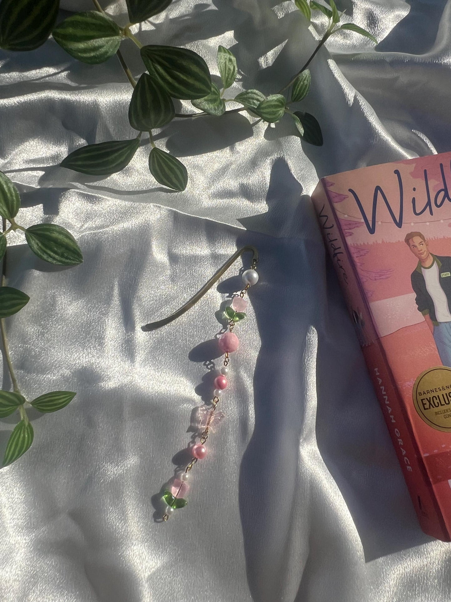 Dainty Pink Gold Bookmark Charm || Aesthetic Handmade Charms for Books || Beaded Book Accessory