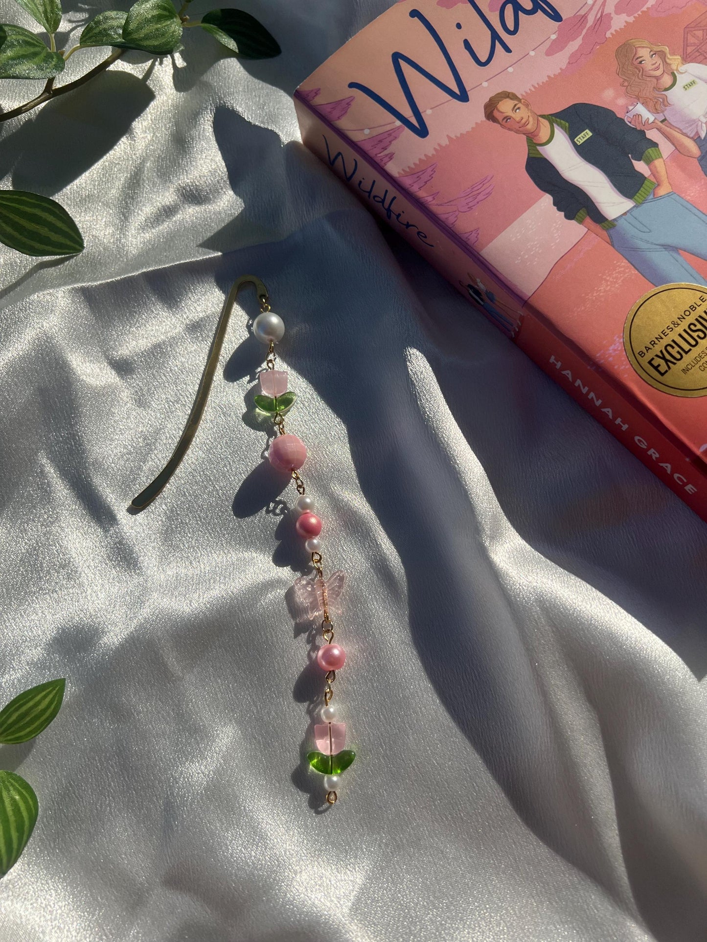 Dainty Pink Gold Bookmark Charm || Aesthetic Handmade Charms for Books || Beaded Book Accessory