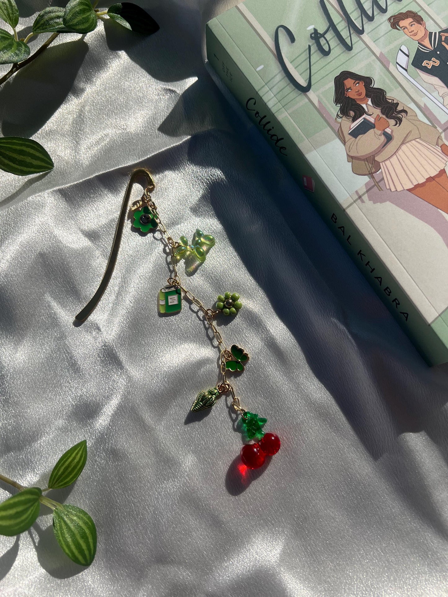 Green Aesthetic Gold Bookmark Charm || Aesthetic Handmade Charms for Books || Beaded Book Accessory