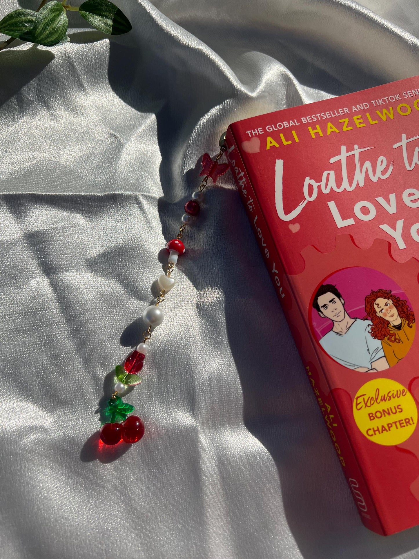 Pearly Red Gold Bookmark Charm || Aesthetic Handmade Charms for Books || Beaded Book Accessory