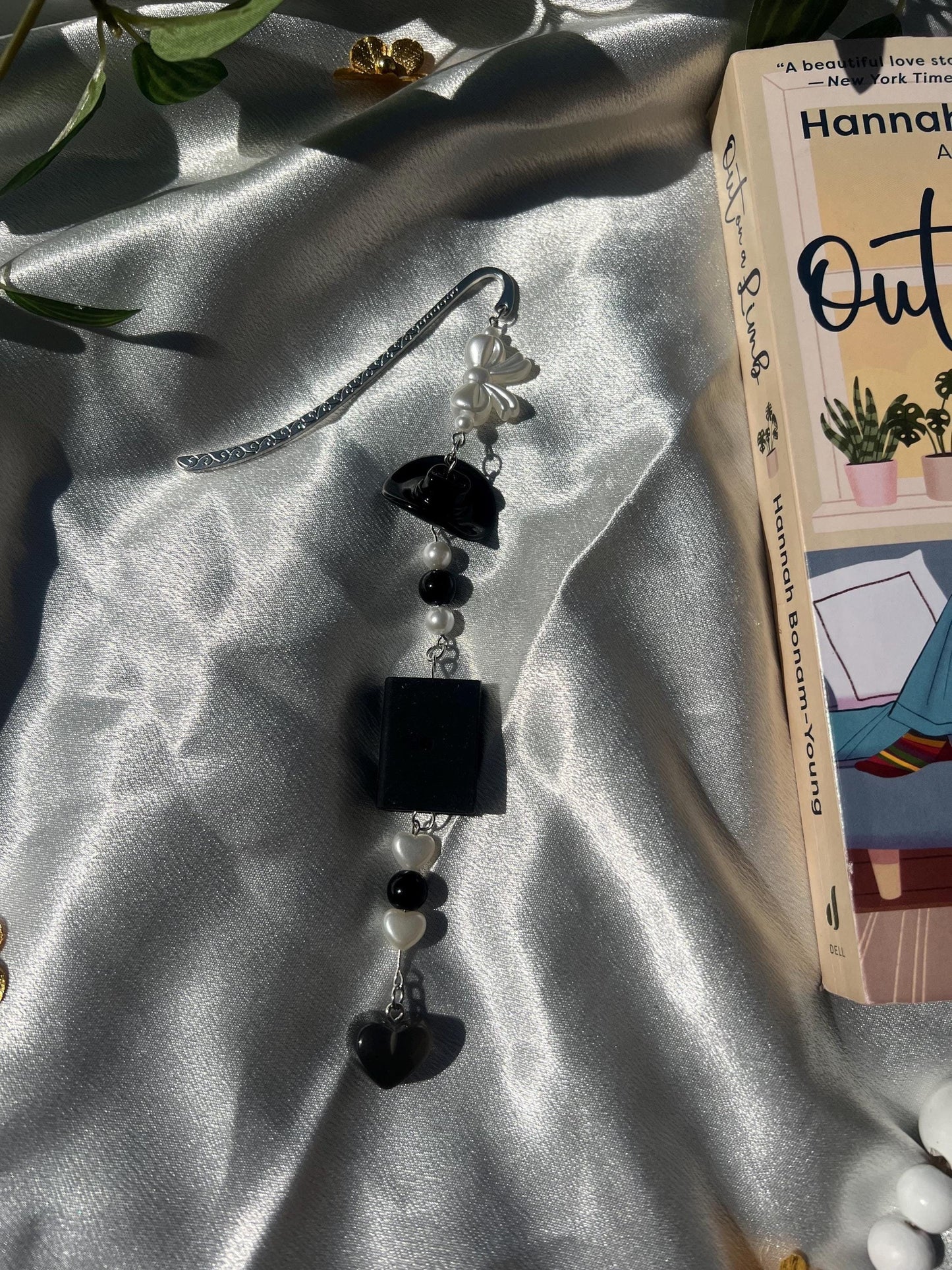 Black Pearly Beaded Bookmark Charm || Aesthetic Handmade Charms for Books || Book Accessory