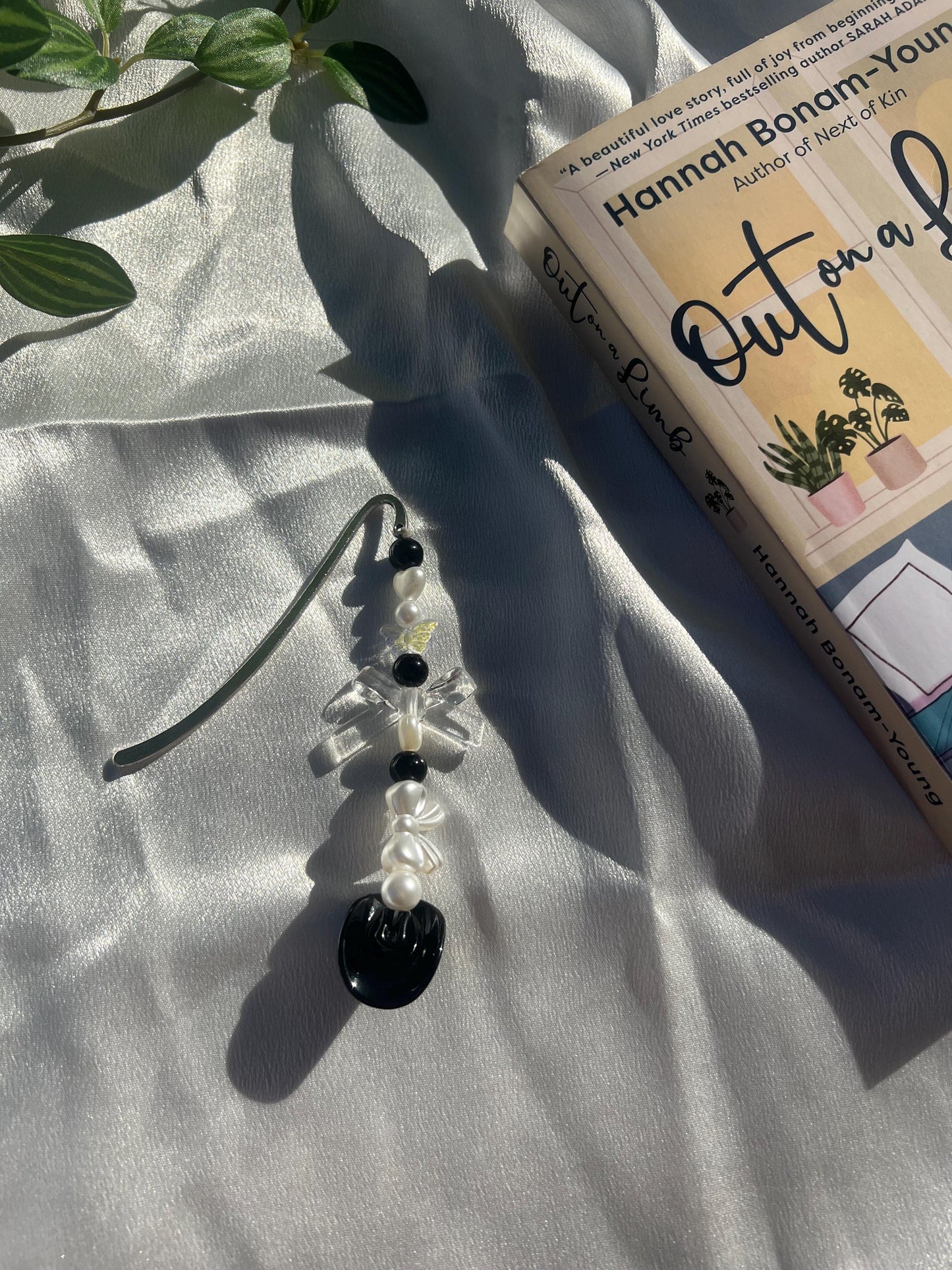 Black & White Beaded Bookmark Charm || Aesthetic Handmade Charms for Books || Book Accessory