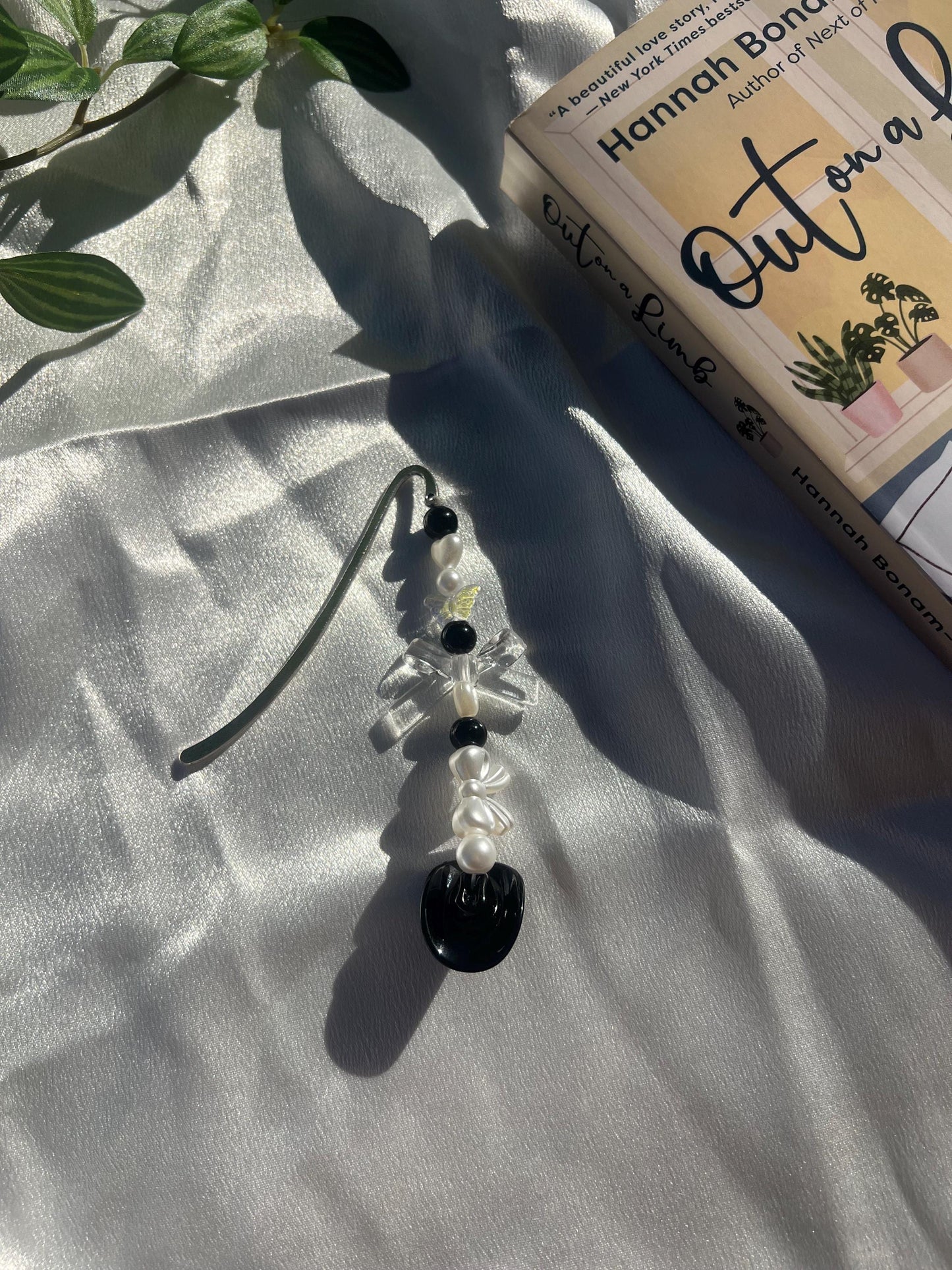 Black & White Beaded Bookmark Charm || Aesthetic Handmade Charms for Books || Book Accessory