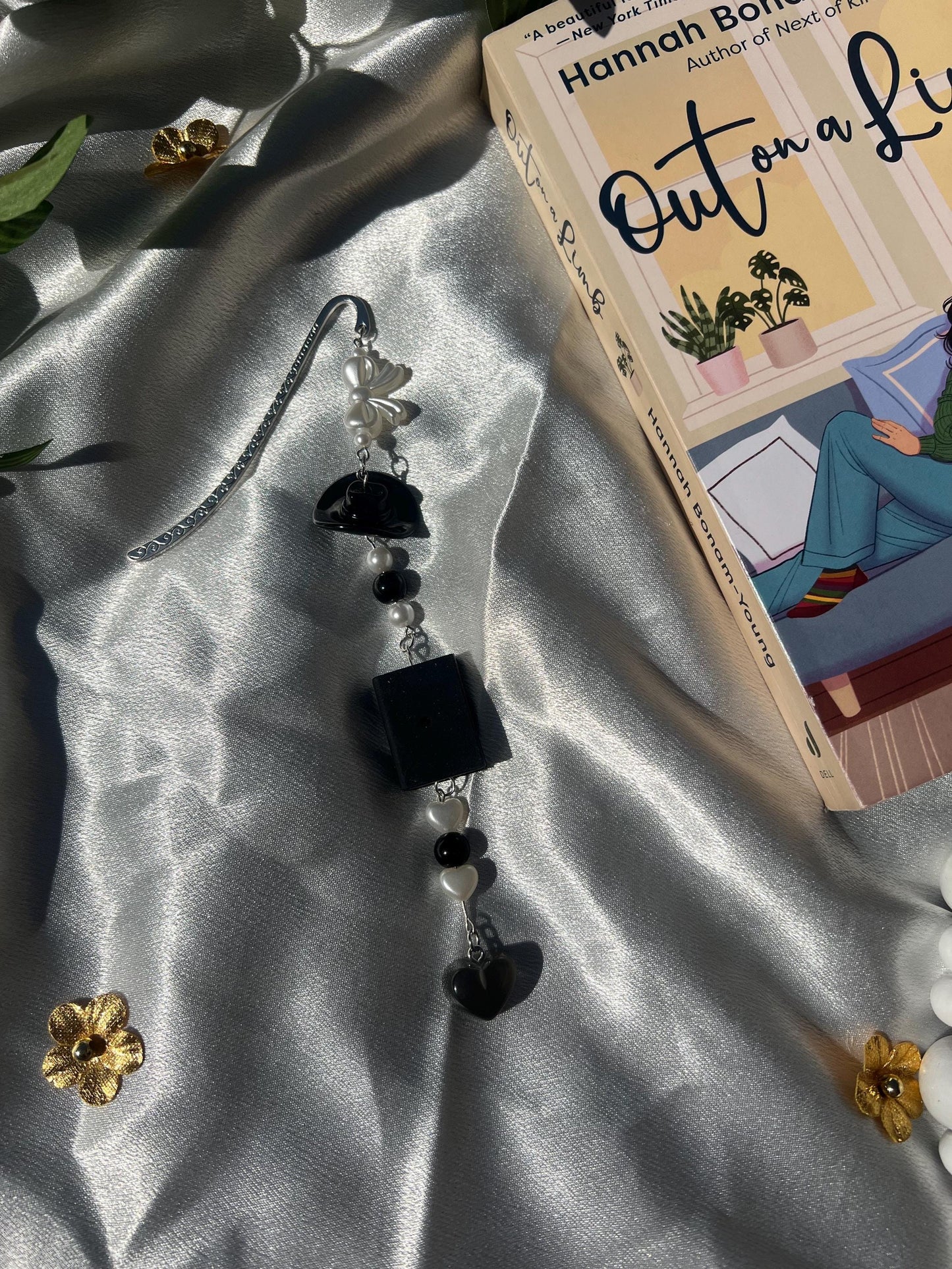 Black Pearly Beaded Bookmark Charm || Aesthetic Handmade Charms for Books || Book Accessory