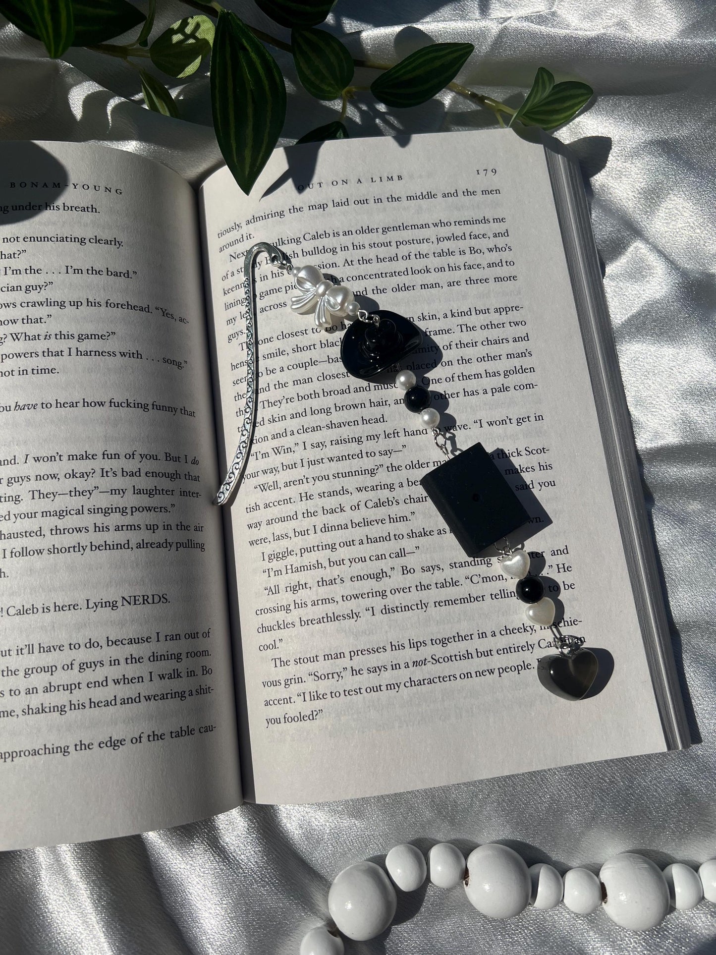 Black Pearly Beaded Bookmark Charm || Aesthetic Handmade Charms for Books || Book Accessory