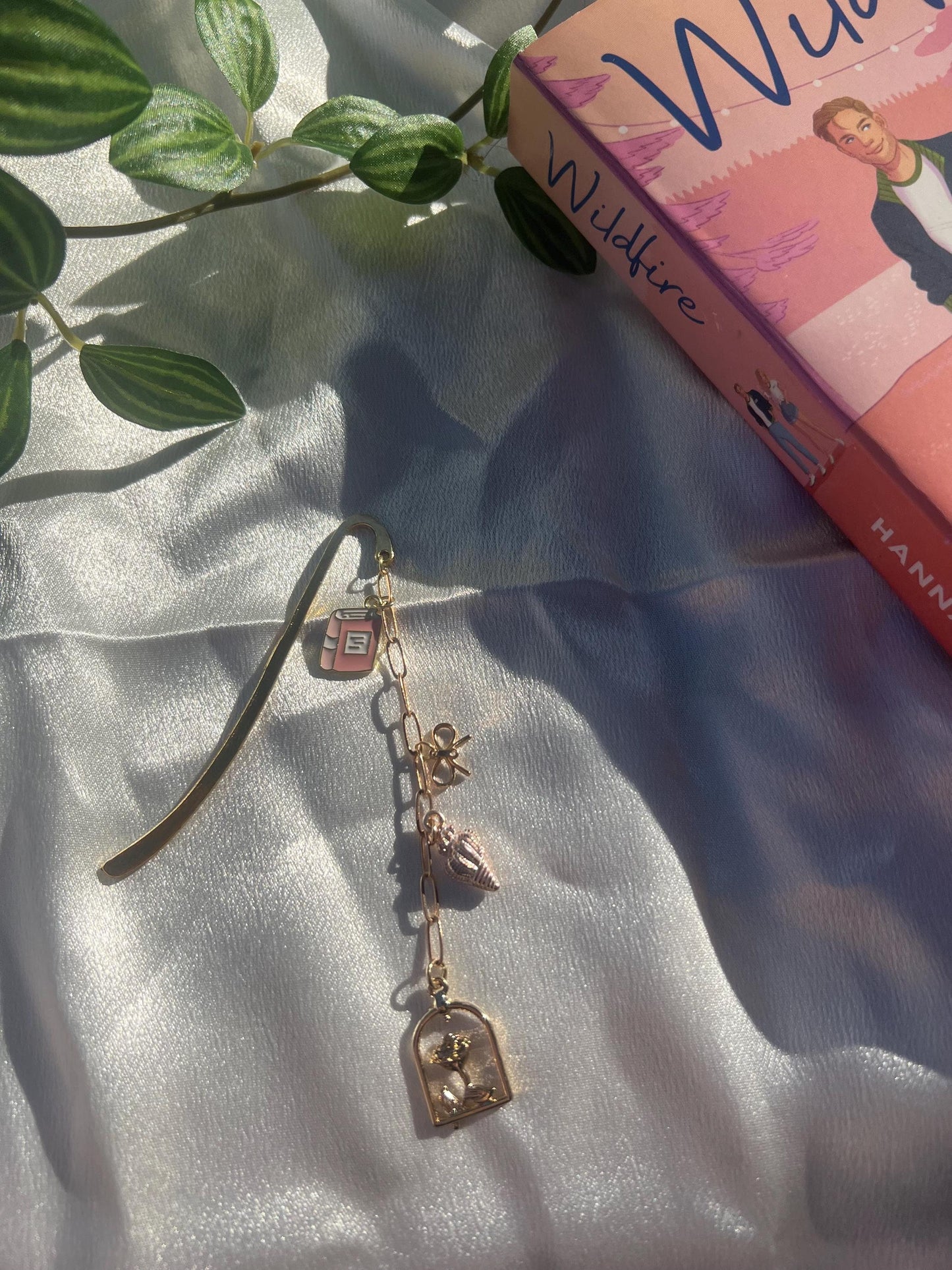 Dainty Pink Gold Bookmark Charm || Aesthetic Handmade Charms for Books || Beaded Book Accessory